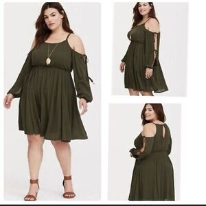 🌻Torrid Green Cold Shoulder Gauze Dress